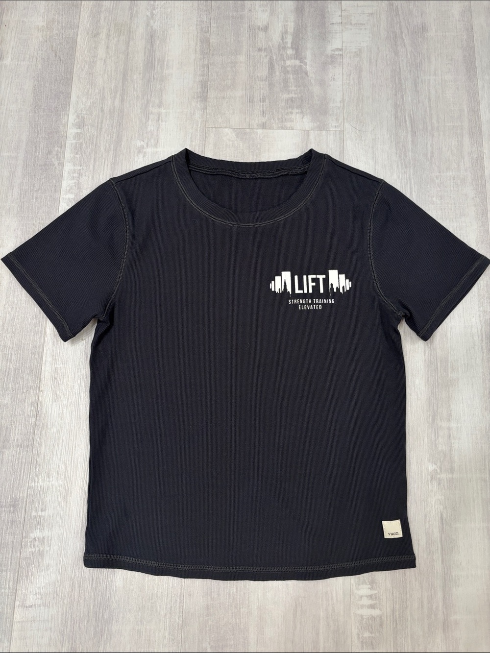 Vuori Black 'LIFT' Short Sleeve Tee Medium